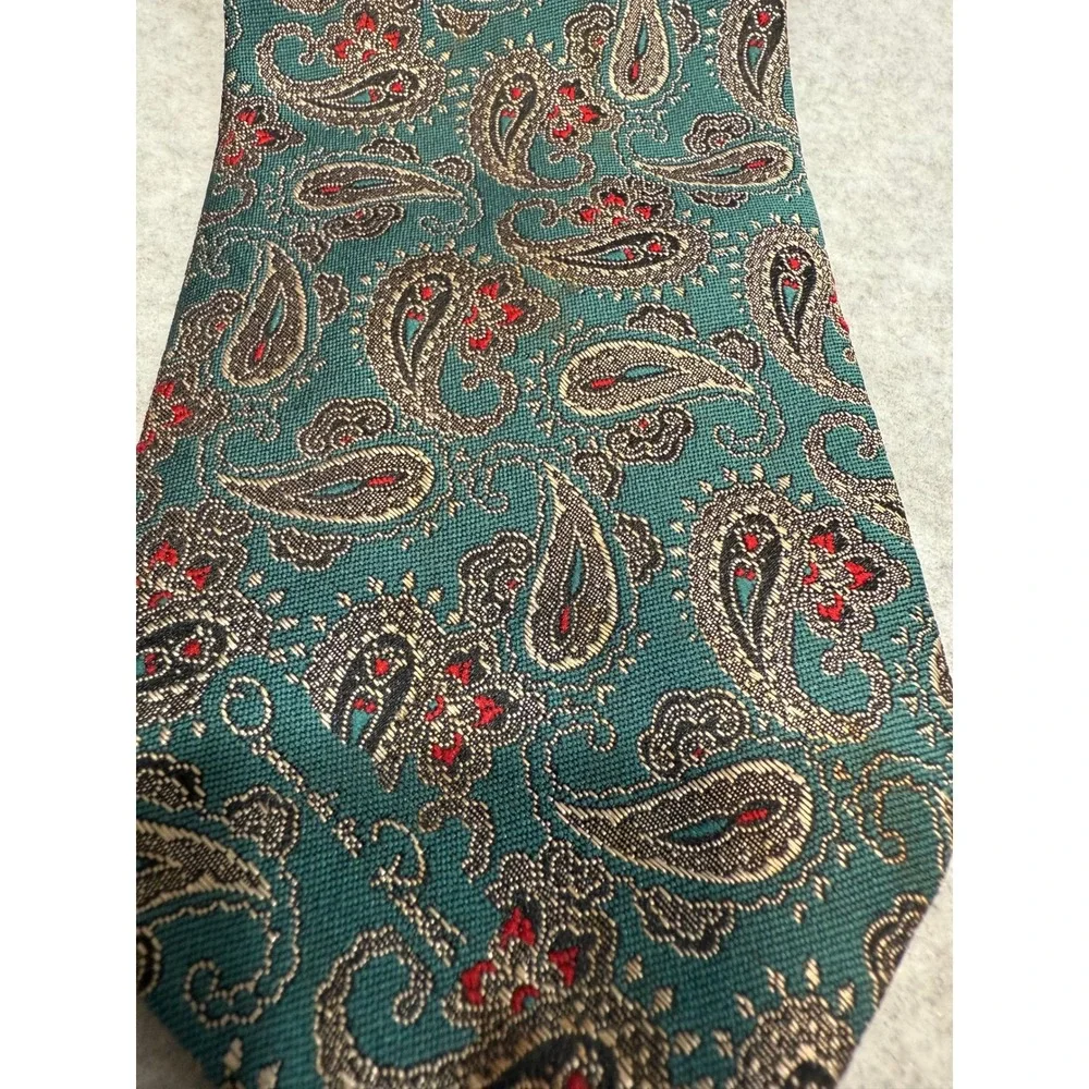 Oscar de la Renta elegant men